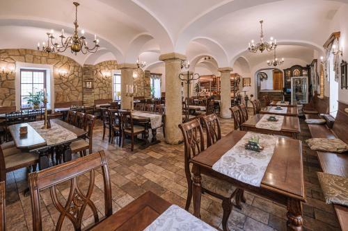 Hotel Svatoj�nsk� Dv?r