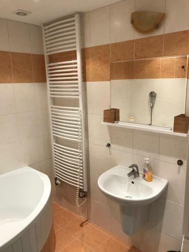 Apartamento Big Homebase With Billardtable