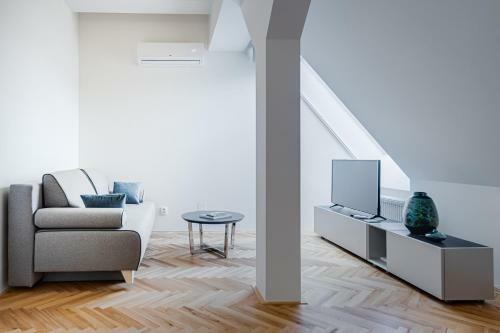Gold Art Apartments