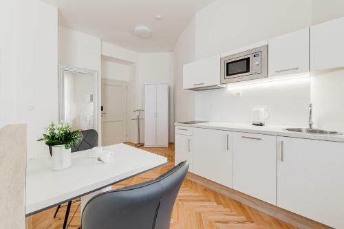 Gold Art Apartments