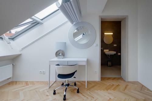 Gold Art Apartments