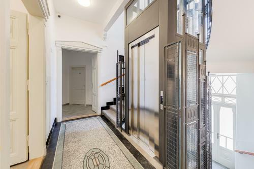 Gold Art Apartments