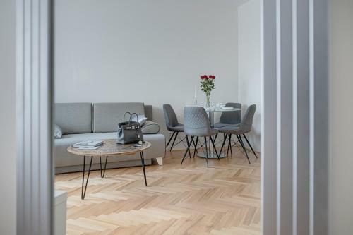 Gold Art Apartments
