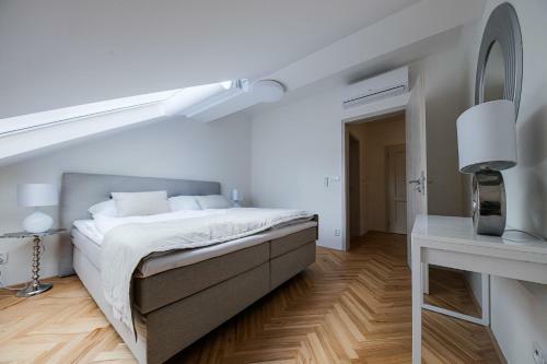 Gold Art Apartments