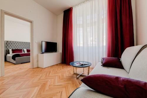 Gold Art Apartments
