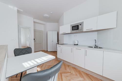 Gold Art Apartments