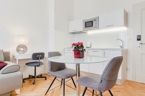 Gold Art Apartments