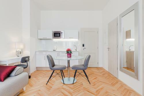 Gold Art Apartments