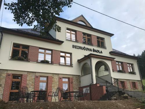 Hostal Bezru?ova ?kola