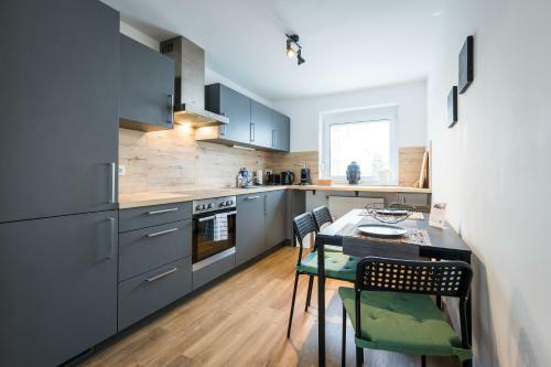 Bright - Stylish Apartment - Kitchen - Parking - Netflix