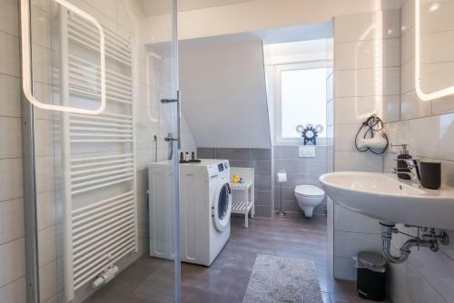 Apartamento Bright - Super Spacious - King Bed, Kitchen, Free Parking