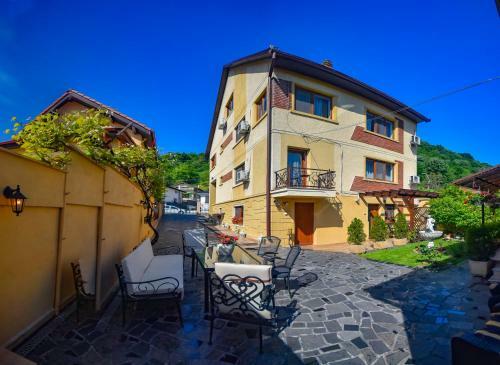 Hostal Vila Sarada