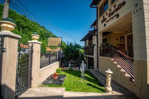 Hostal Vila Sarada
