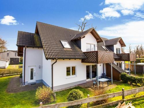 Spacious Apartment In Beckerwitz With Garden