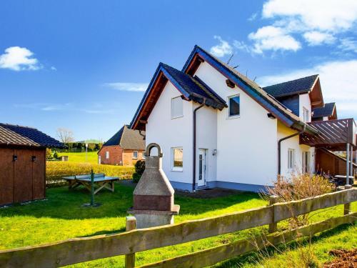 Spacious Apartment In Beckerwitz With Garden