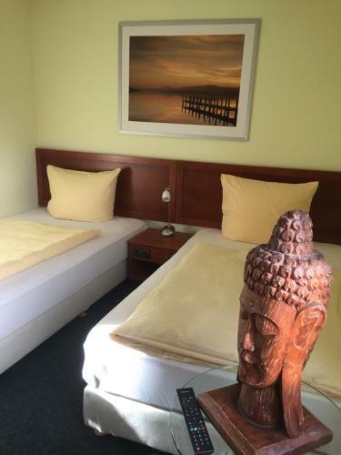 Hostal Motel Monteur