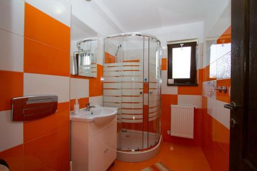 Hostal Pensiunea Royal Garden