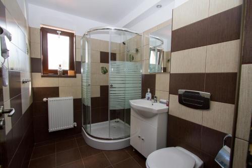 Hostal Pensiunea Royal Garden