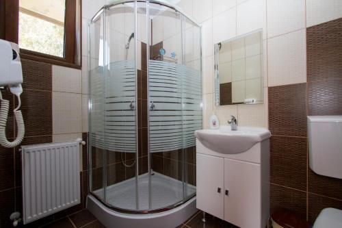 Hostal Pensiunea Royal Garden
