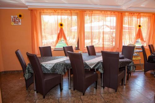 Hostal Pensiunea Royal Garden