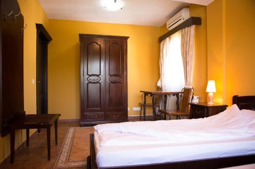 Hostal Lavric Bistro Pension