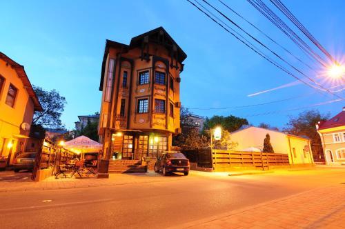 Hostal Lavric Bistro Pension