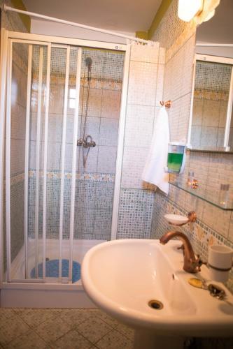 Hostal Lavric Bistro Pension