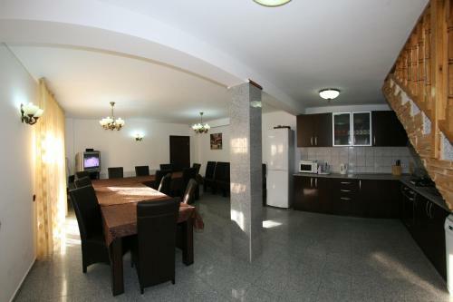 Hostal Pensiunea Casa Zarnesteana