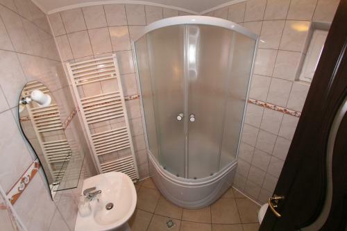 Hostal Pensiunea Casa Zarnesteana