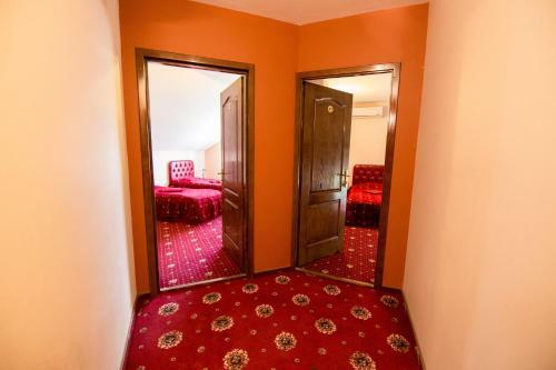 Hostal Pensiunea Crystal
