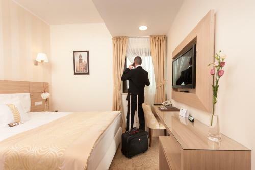 Hotel Coroana De Aur