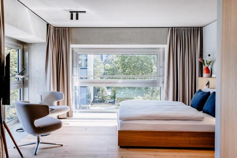 Hotel The Flag West M.