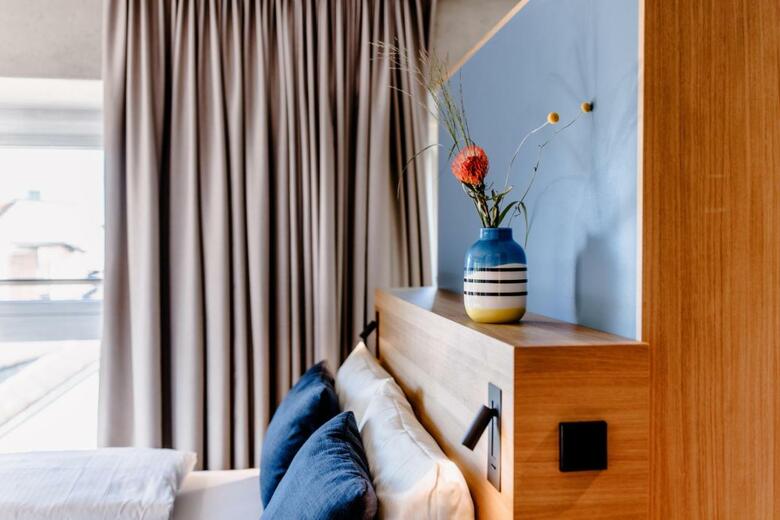 Hotel The Flag West M.