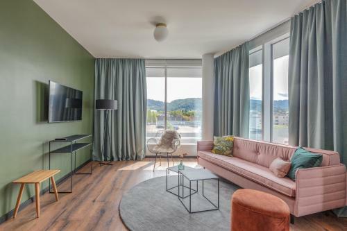 Black F Serviced Apartments