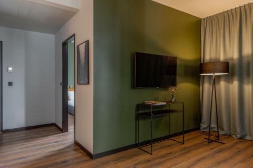 Black F Serviced Apartments