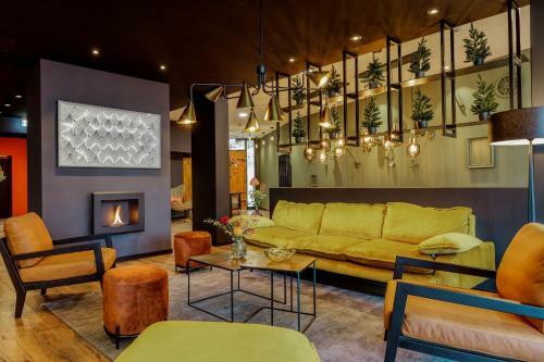 Black F Serviced Apartments