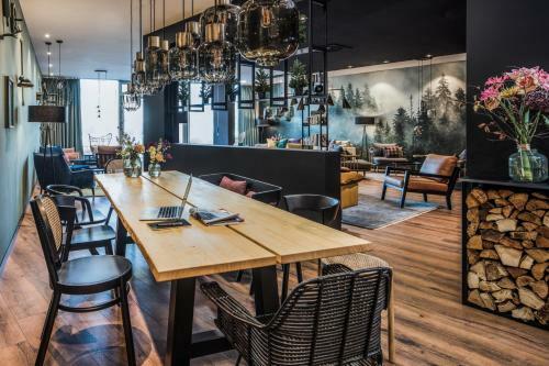 Black F Serviced Apartments