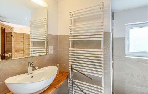 Nice Home In Friedrichskoog With Sauna, Wifi And 3 Bedrooms