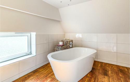 Nice Home In Friedrichskoog With Sauna, Wifi And 3 Bedrooms