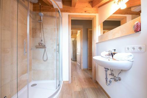 Haus Am Kreuzeck Meadow Chalet