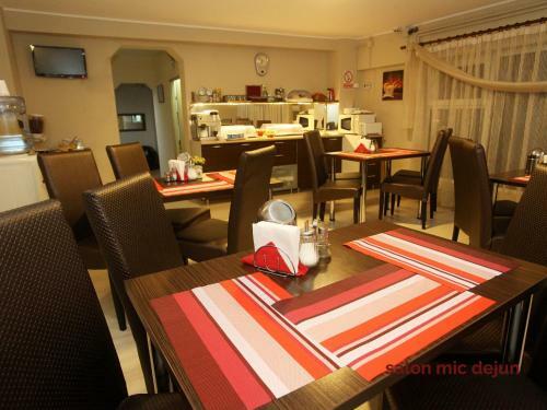 Hostal Pension Mora