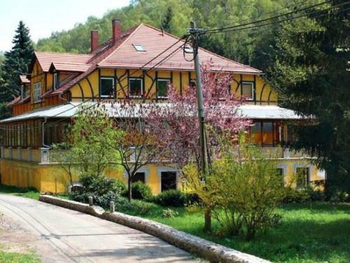 Apartamento Spacious Villa In Gro�schirma With Garden