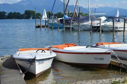 Hostal G�stehaus Gr�n�ugl Am See