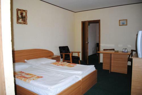 Hotel West