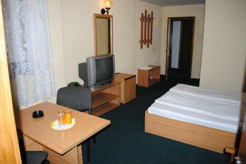 Hotel West