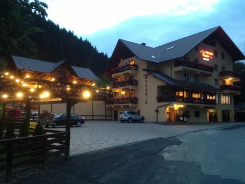 Hostal Pensiunea Vranis