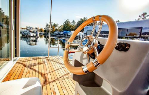 Beautiful Ship/boat In Hennigsdorf W/ 1 Bedrooms