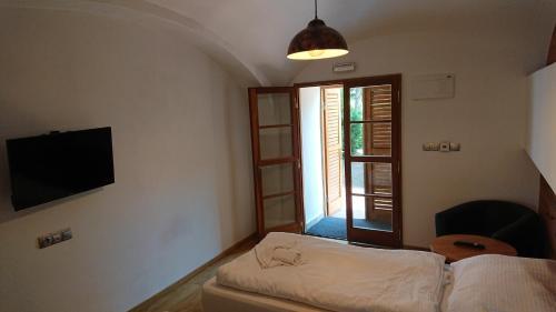 Hotel Dv?r Pec�nov