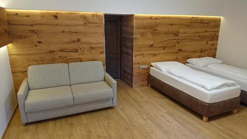 Hotel Dv?r Pec�nov