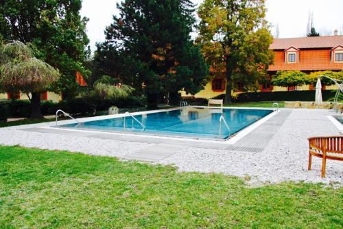 Hotel Dv?r Pec�nov
